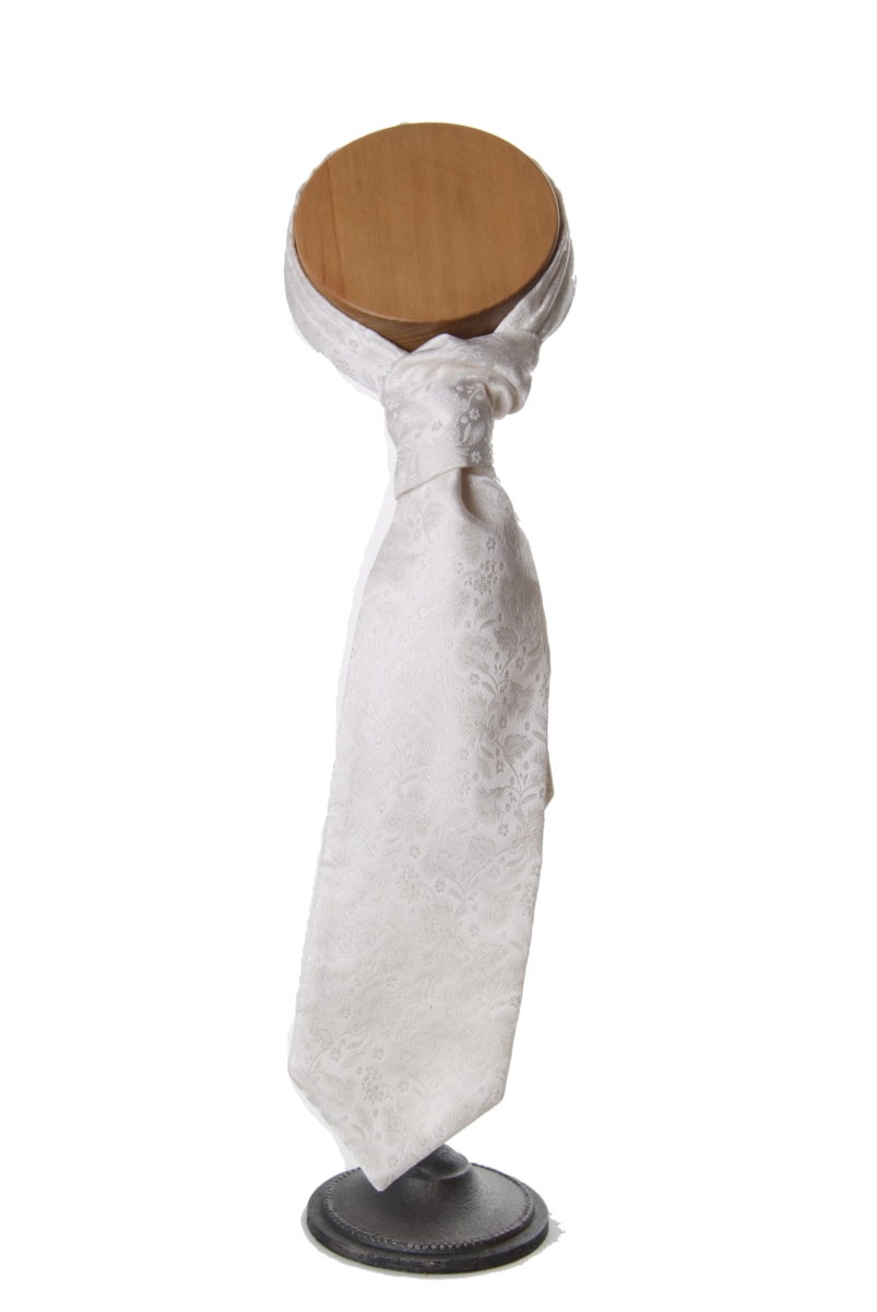 Debris ivory self-tie cravat