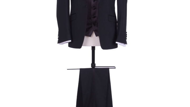 Grooms tuxedo dinner suit for wedding.