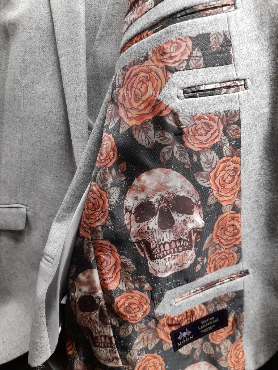 Skulls and roses suit lining